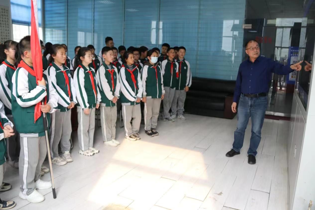 智慧灌溉入校園 科技創(chuàng)新新魅力”——讓科技興農(nóng)的種子在孩子心中生根發(fā)芽